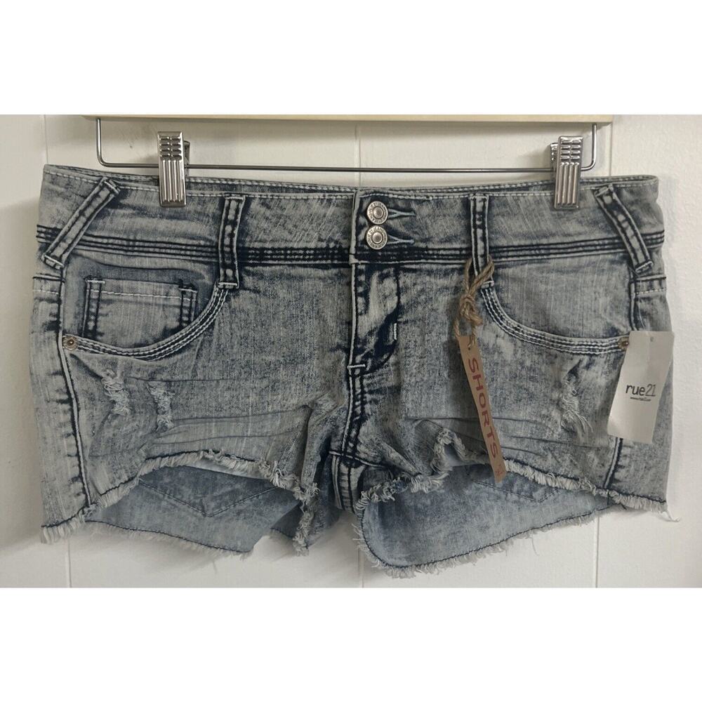 NWT New Rue 21 Shorts 5/6 Distressed Acid Wash Jean Denim 2.5 “ Inseam - Picture 1 of 8